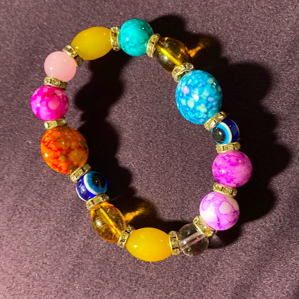 A bracelet that is cute and does not hurt your hand when you wear it
